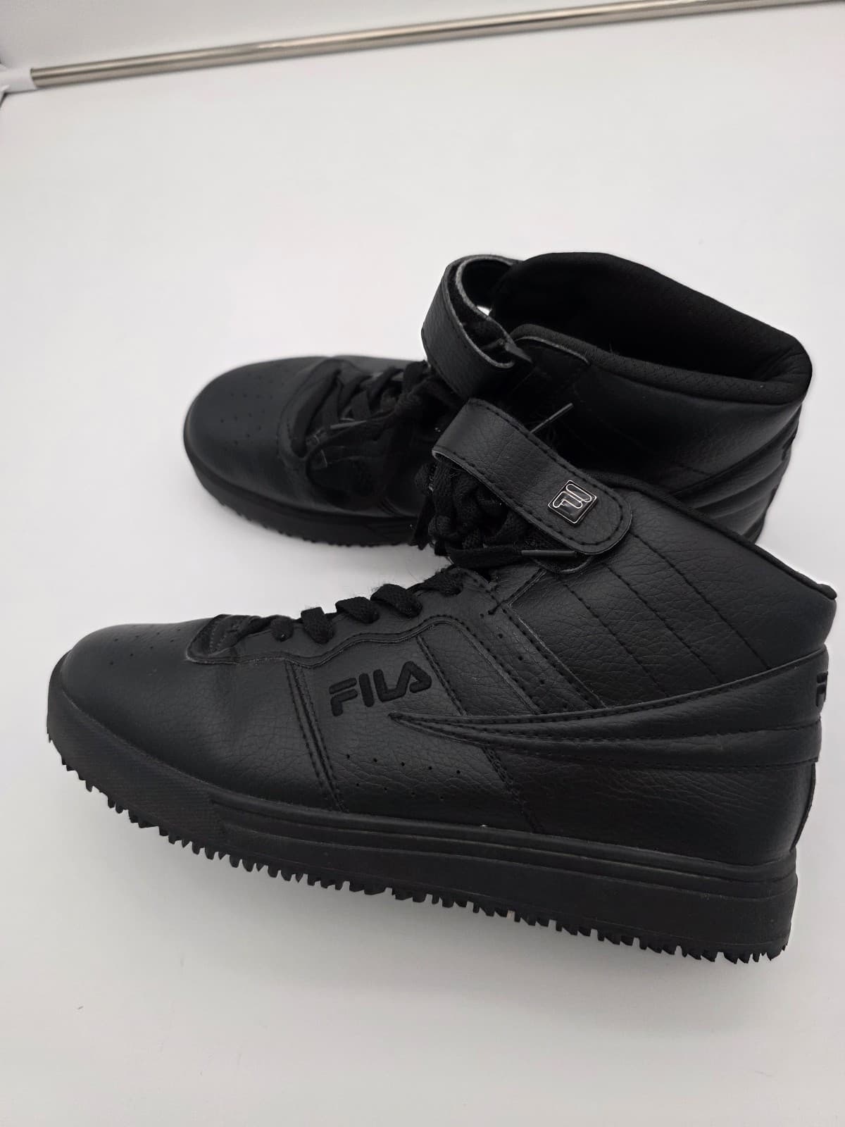Women's Work Shoes sz 8 Fila Sneakers - Thumbnail 2