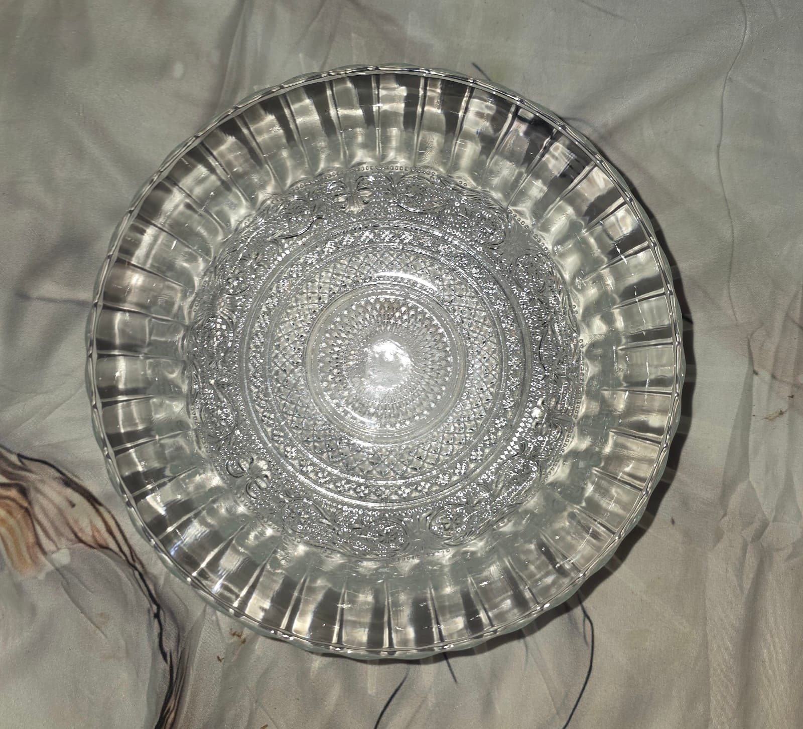 Vintage Crystal Clear KIG Mayasia Pressed Glass Large Bowl Made in Thailand - Thumbnail 6