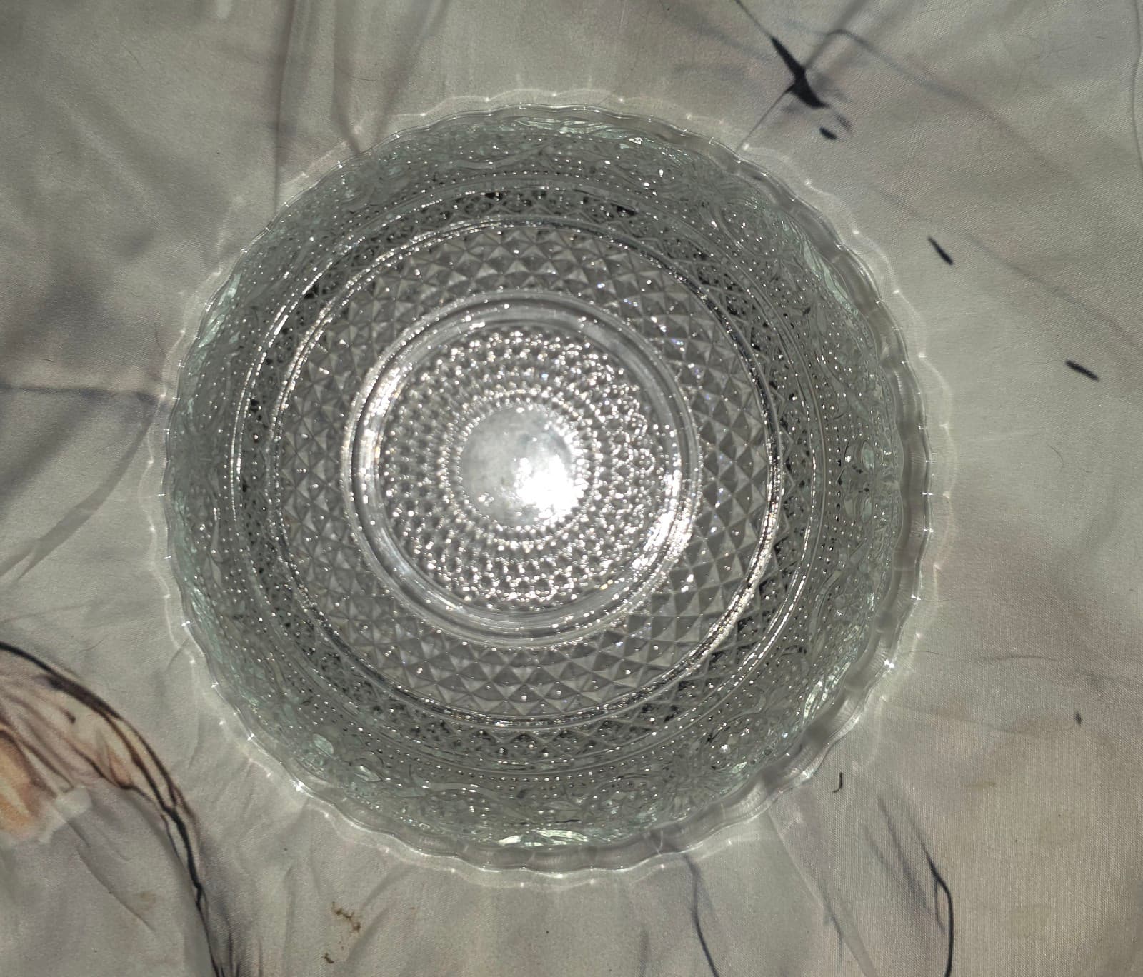 Vintage Crystal Clear KIG Mayasia Pressed Glass Large Bowl Made in Thailand - Thumbnail 5