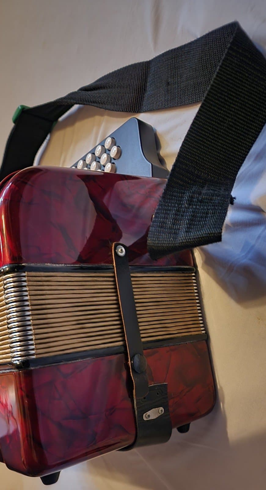 YINGJIE RED 3 Row 31 Button Accordion With Case & Strap - Thumbnail 8