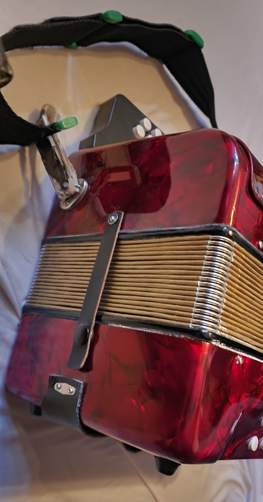 YINGJIE RED 3 Row 31 Button Accordion With Case & Strap - Thumbnail 7