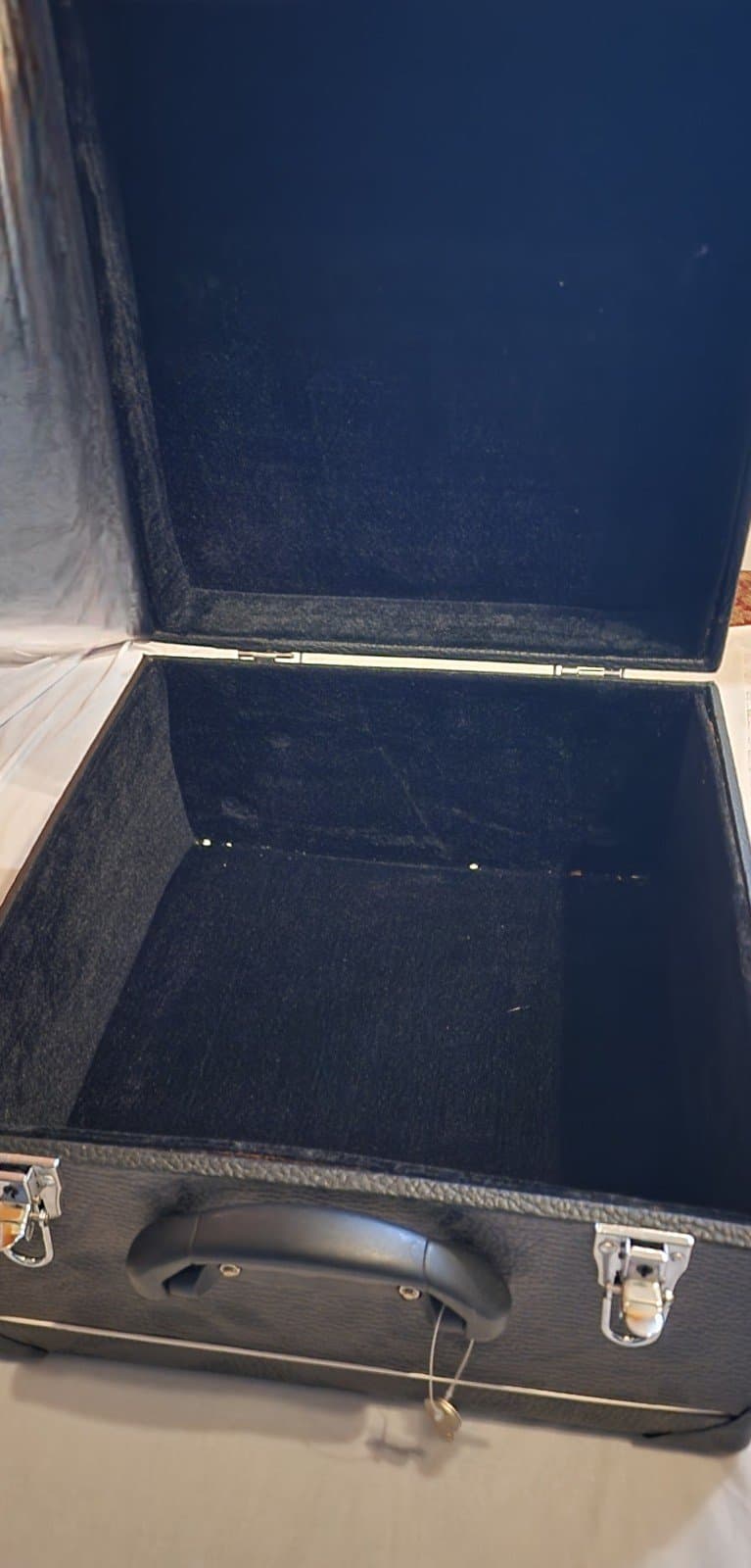 YINGJIE RED 3 Row 31 Button Accordion With Case & Strap - Thumbnail 3