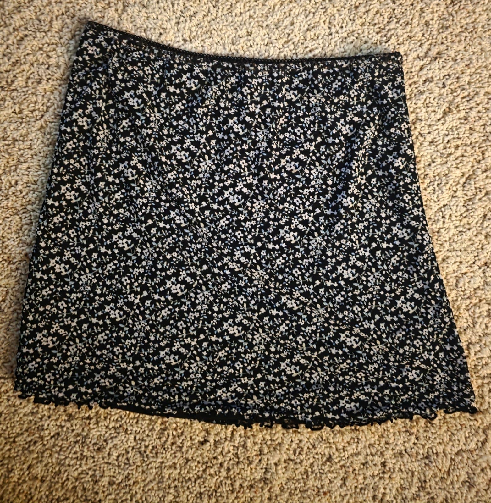 Women's Skirt sz Medium - Thumbnail 2