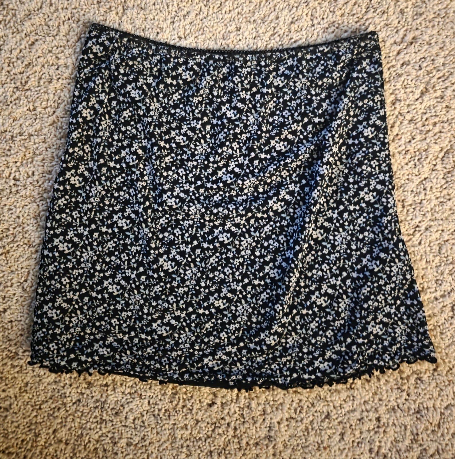 Women's Skirt sz Medium - Image 1
