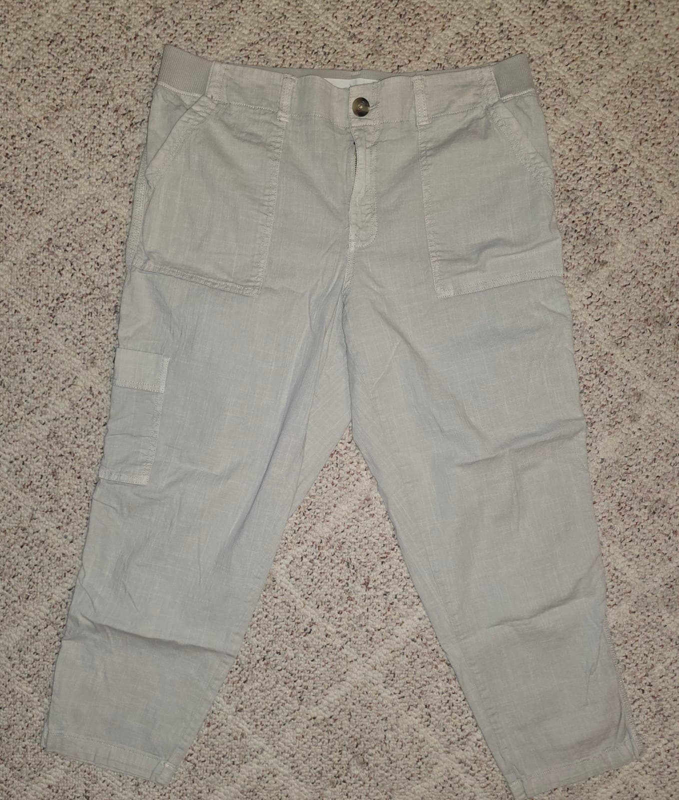 Women's Capris sz 14 - Image 1