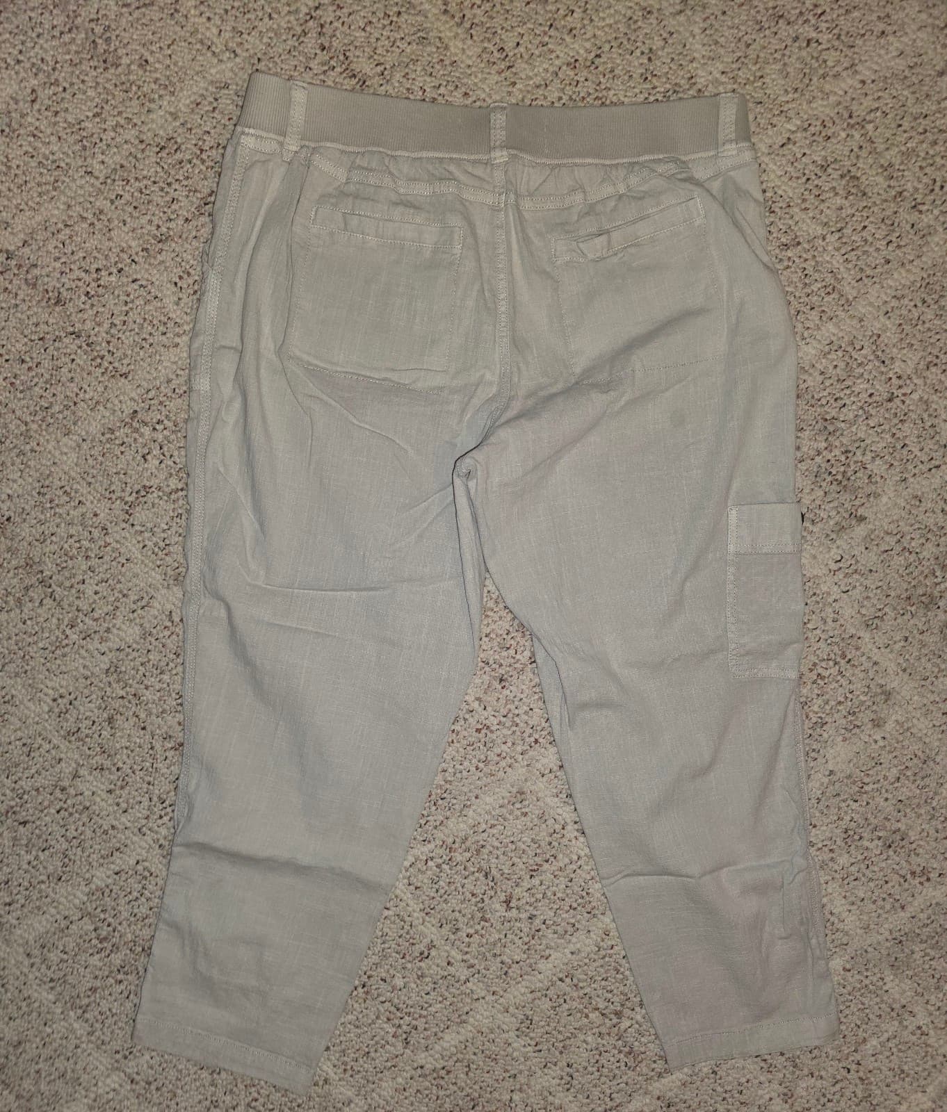 Women's Capris sz 14 - Thumbnail 3