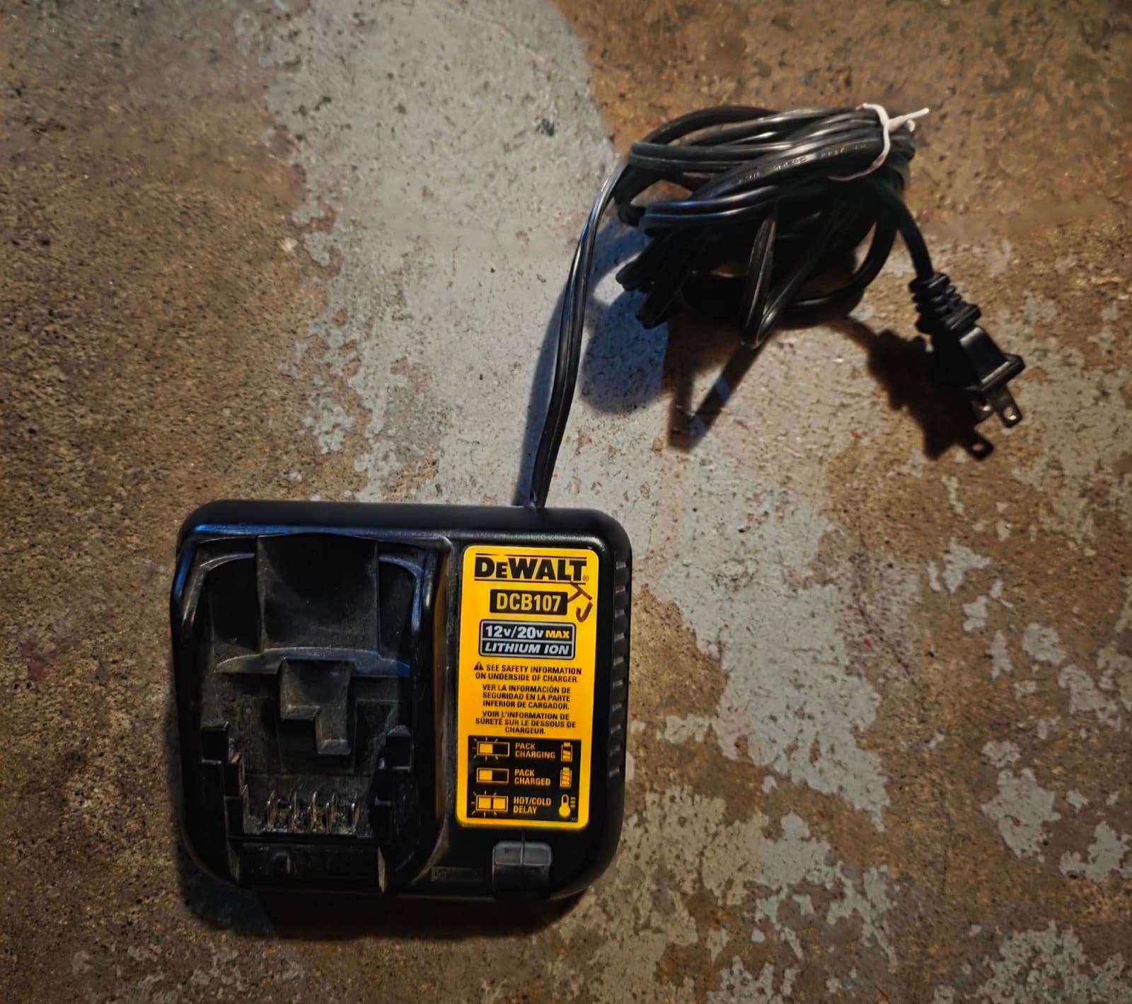 DeWalt 20V Battery Charger & 20V Battery - Image 1
