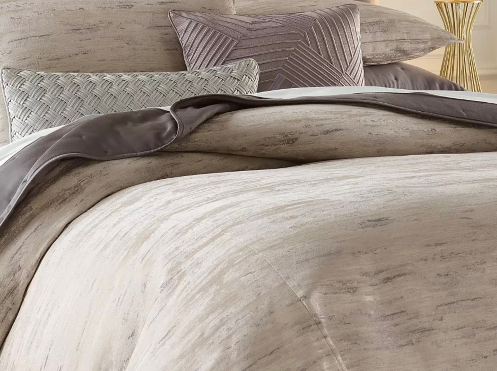 Queen size Comforter from Macys - Image 1