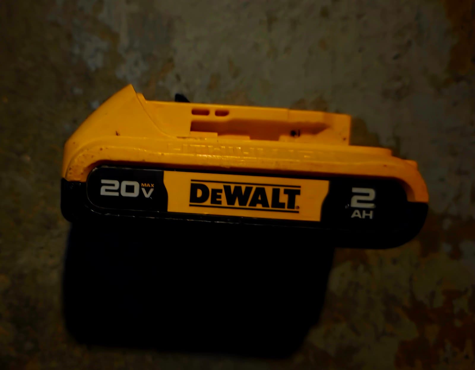 DeWalt 20V Battery Charger & 20V Battery - Thumbnail 3