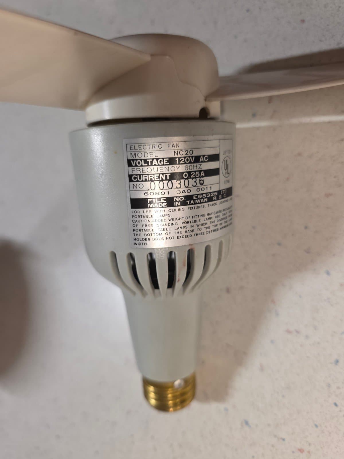 Emson Light Socket Fan - Thumbnail 2