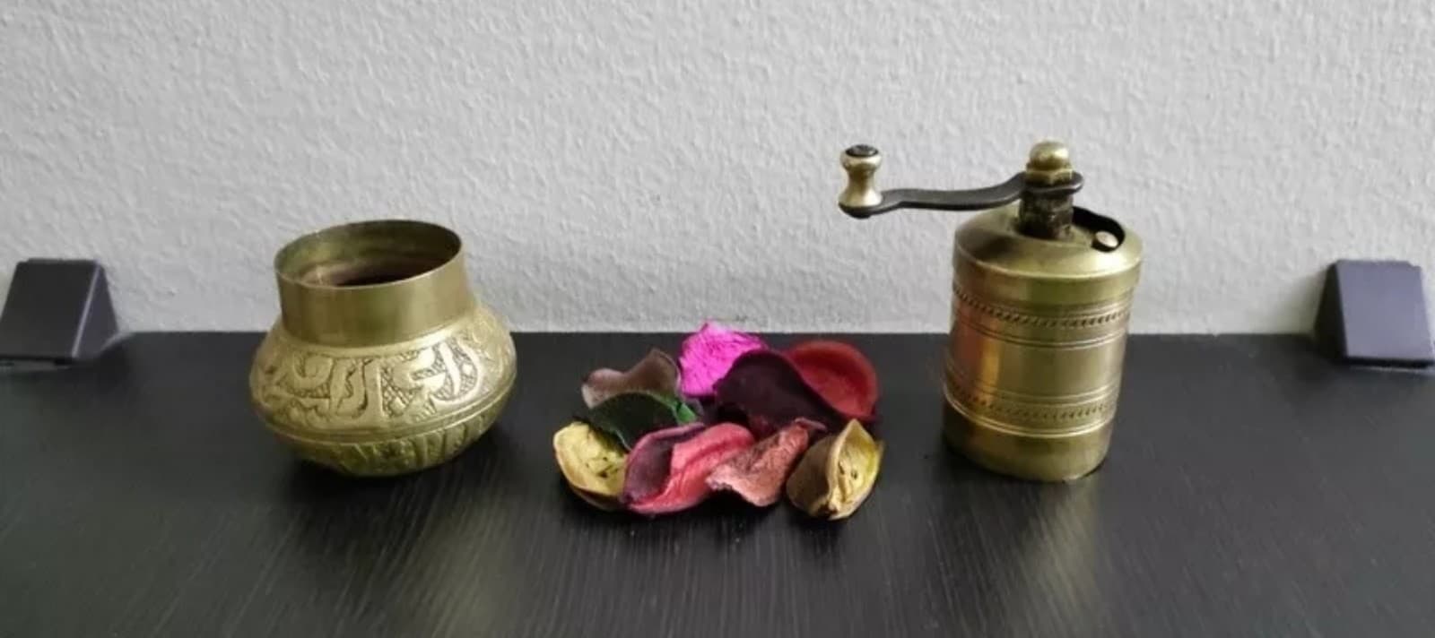Antique Vintage Hand engraved old Arabic coffee grinder - مطحنة قهوة عربية - Thumbnail 5