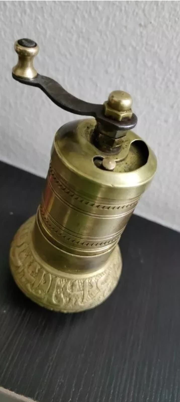 Antique Vintage Hand engraved old Arabic coffee grinder - مطحنة قهوة عربية - Thumbnail 4