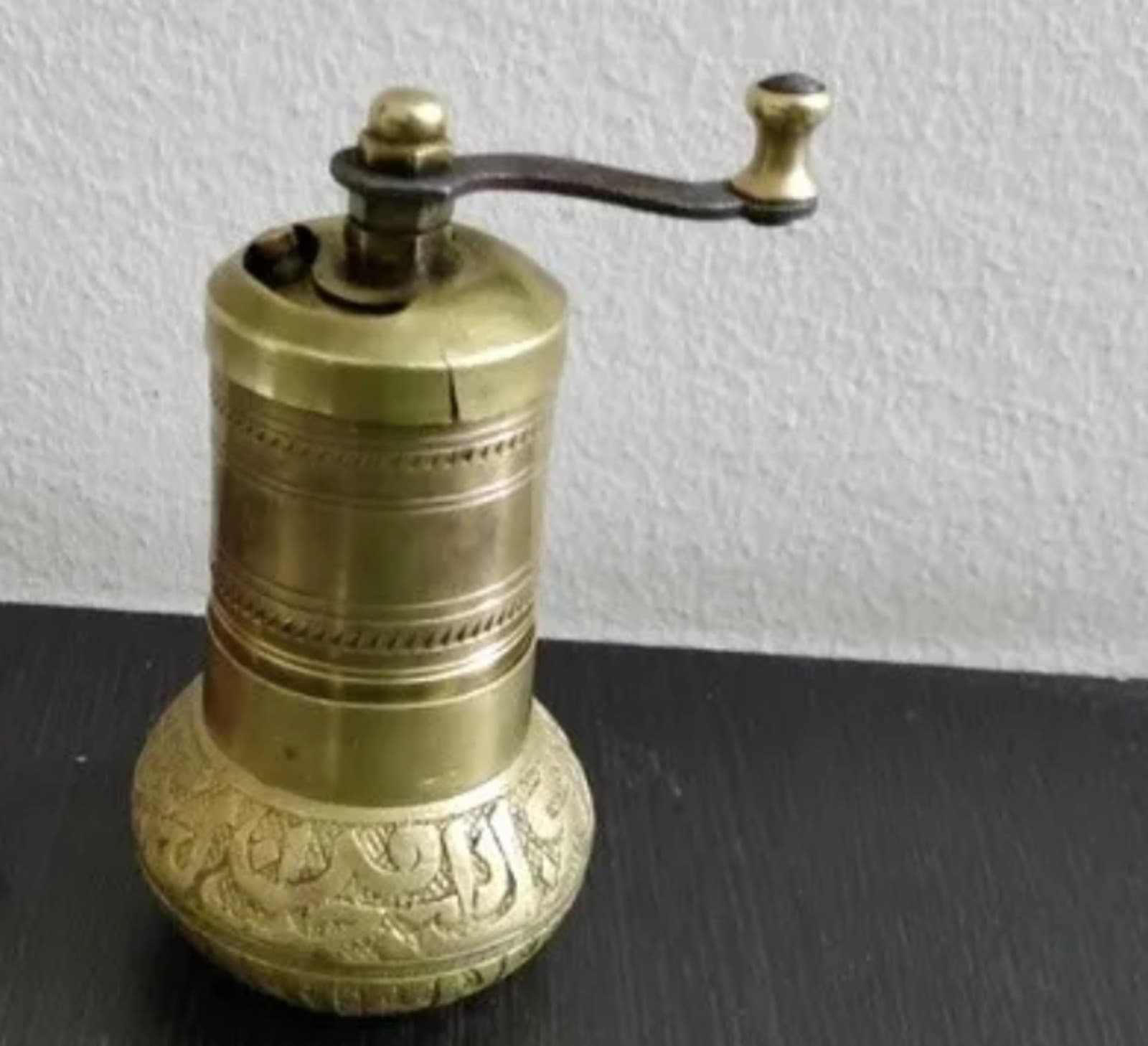 Antique Vintage Hand engraved old Arabic coffee grinder - مطحنة قهوة عربية - Thumbnail 3
