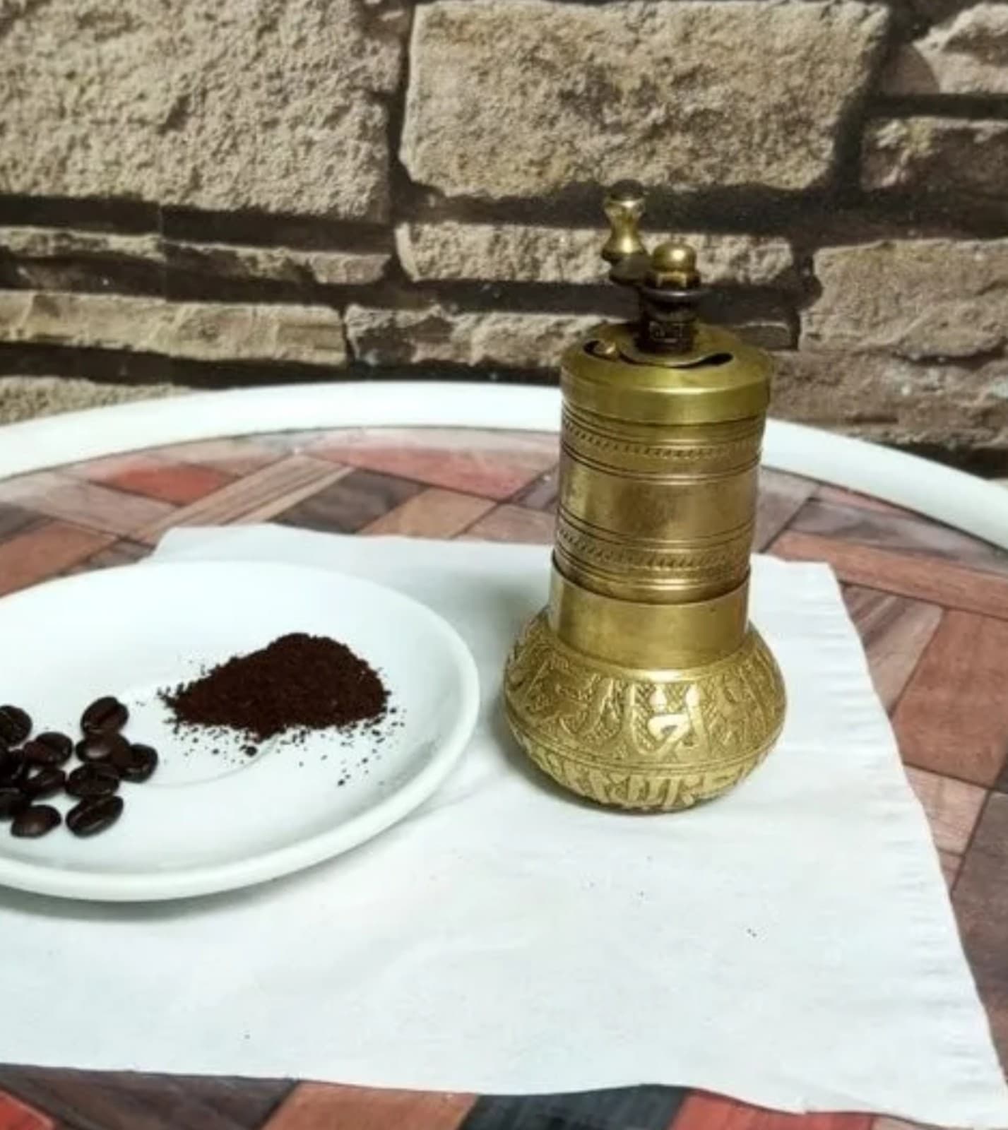 Antique Vintage Hand engraved old Arabic coffee grinder - مطحنة قهوة عربية - Thumbnail 2