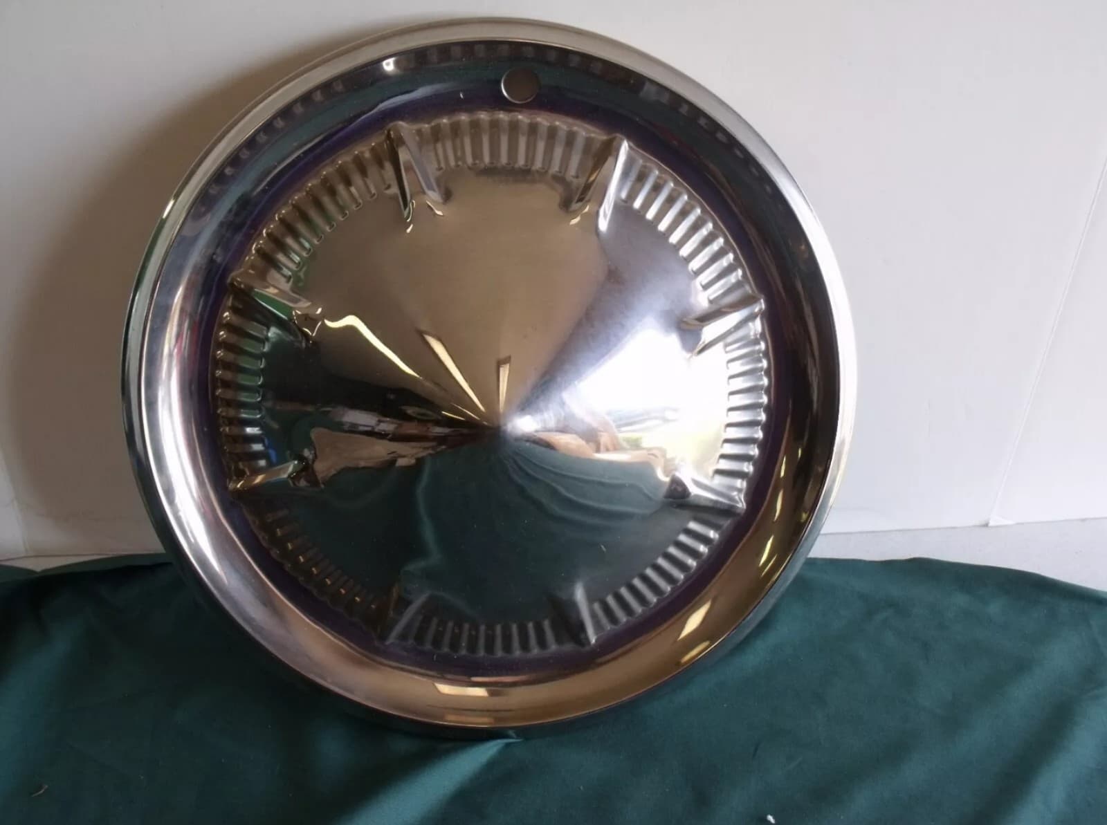 1960 Ford Galaxie Starliner Full Wheel Cover Sunliner FoMoCo 60 - Thumbnail 2