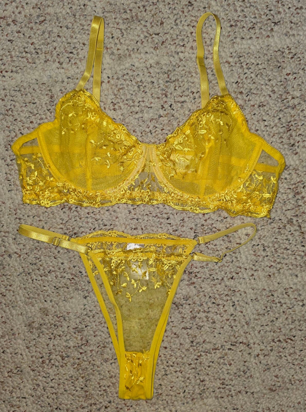 Bra & Panties Set sz Medium - Image 1
