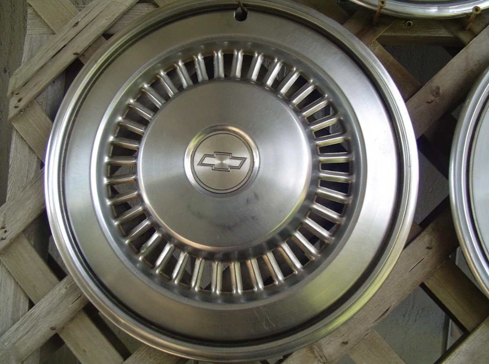 VINTAGE 1977 77 CHEVY CHEVROLET IMPALA CHEVELLE BELAIR HUBCAPS WHEEL COVERS - Thumbnail 4