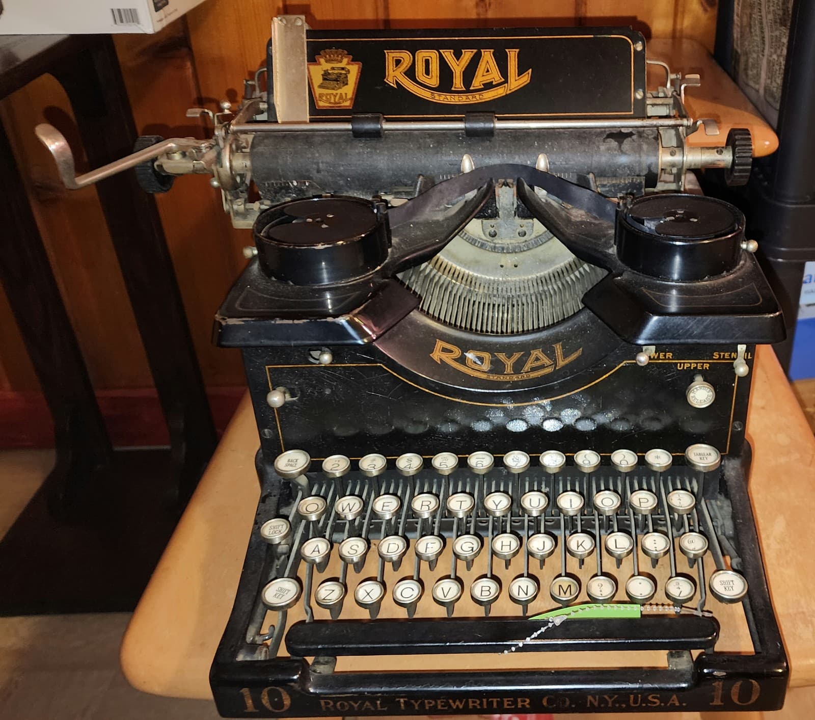 Antique Royal Typewriter Model 1 RARE! - Thumbnail 2