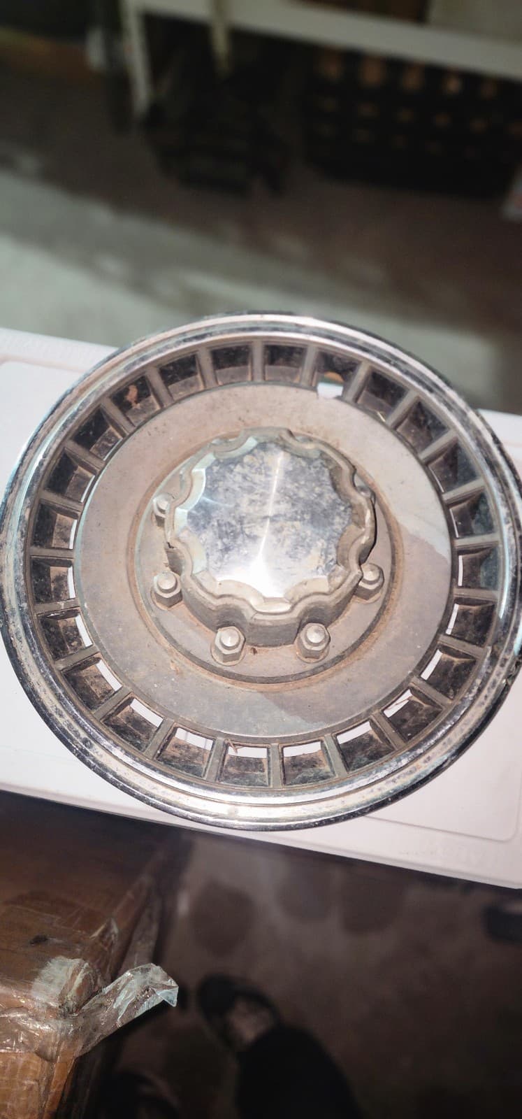 OEM 1987-1994 Ford F350 E350 16" Mag Hubcap Wheel Covers #0L p/n FOTA-1130-BA - Thumbnail 2