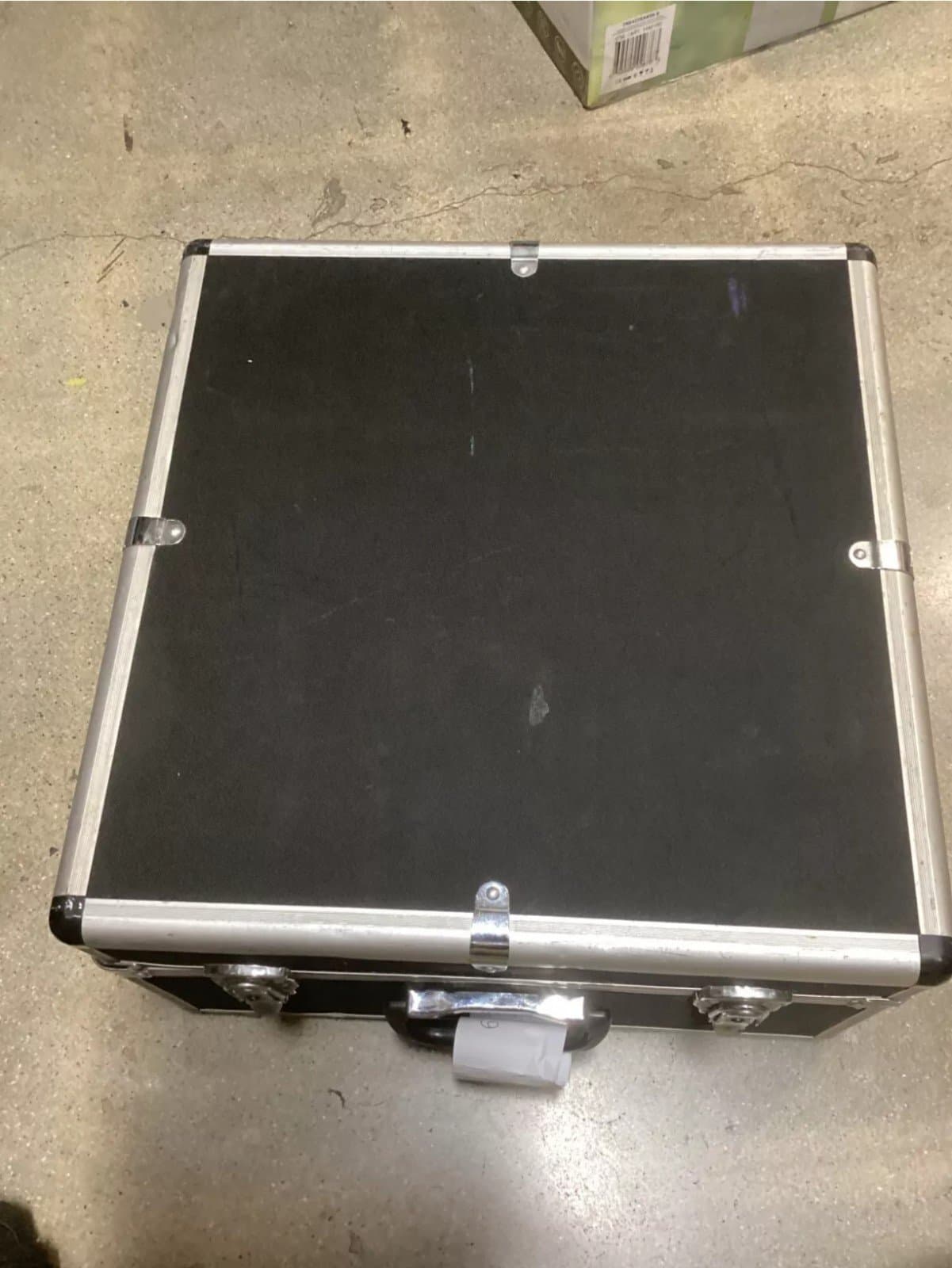 Yingjie Keyboards Blue S. Soprani Eye of Sauron Accordion w/ Case - Thumbnail 6