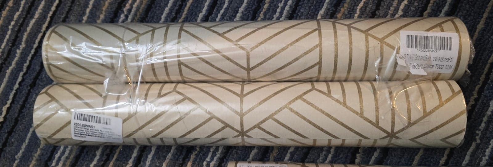 Peel & Stick Wallpaper Gold Striped Hexagon 15.7"x472" - Image 1