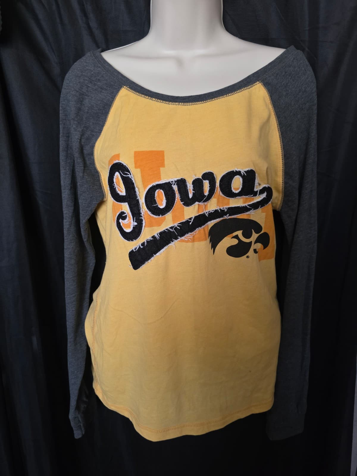 Long Sleeve Iowa Shirt sz Medium by Press Box - Image 1