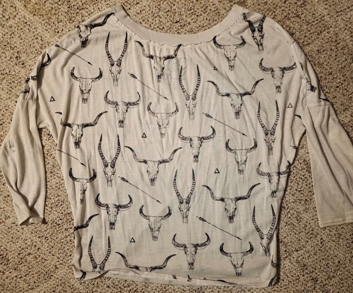 Women's Shirt sz Medium by Chaser - Thumbnail 4