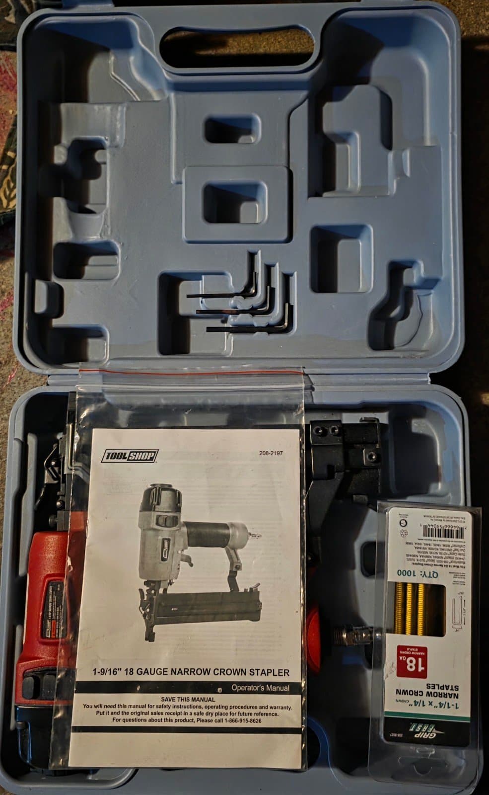 Tool Shop Pnuematic Air 1-9/16” 18 Gauge Narrow Crown Stapler w/Case - Thumbnail 4