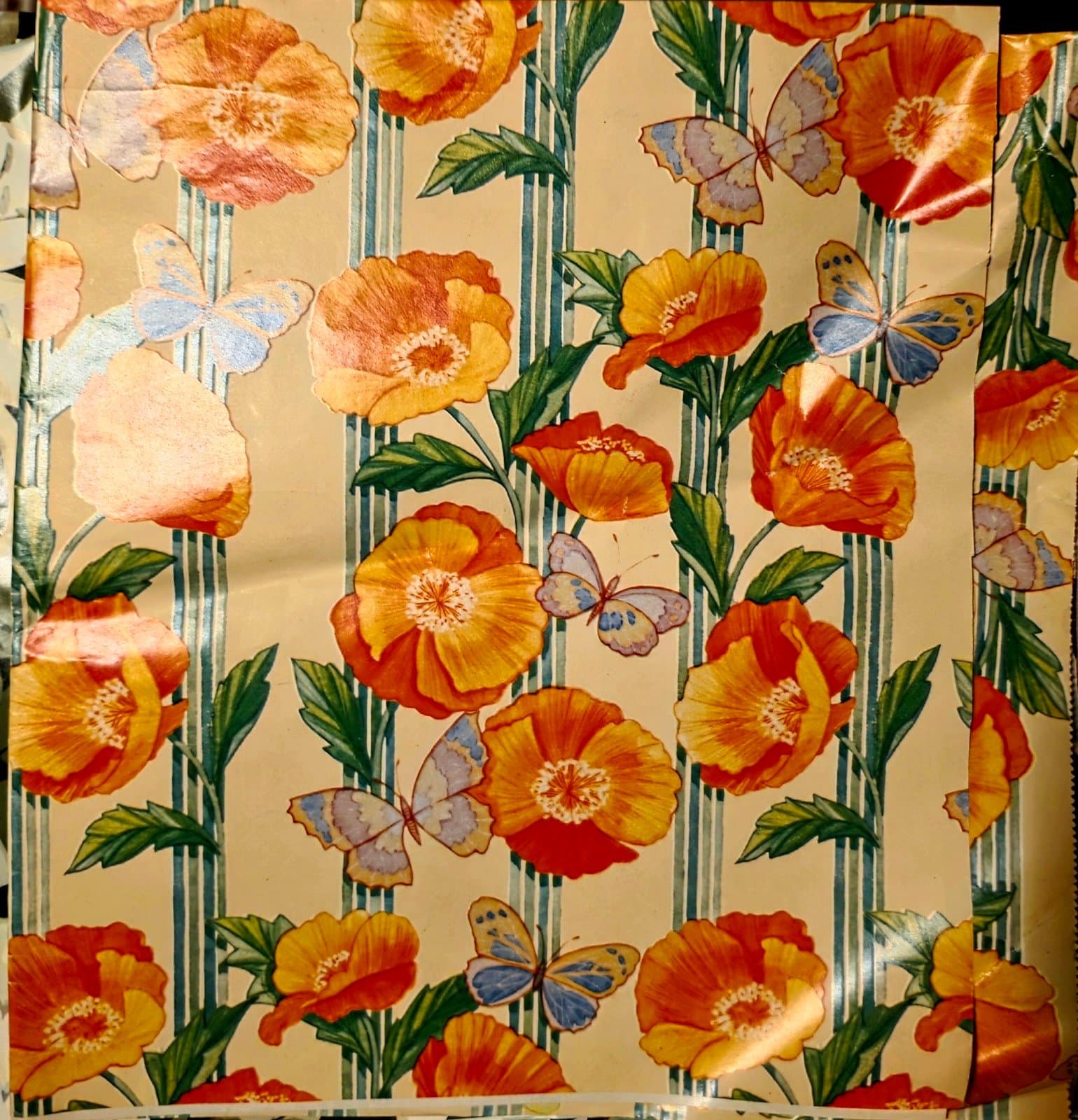 Hallmark Wrapping Paper+ Bonus - Thumbnail 6