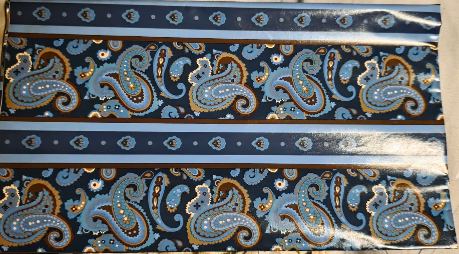 Hallmark Wrapping Paper+ Bonus - Thumbnail 3