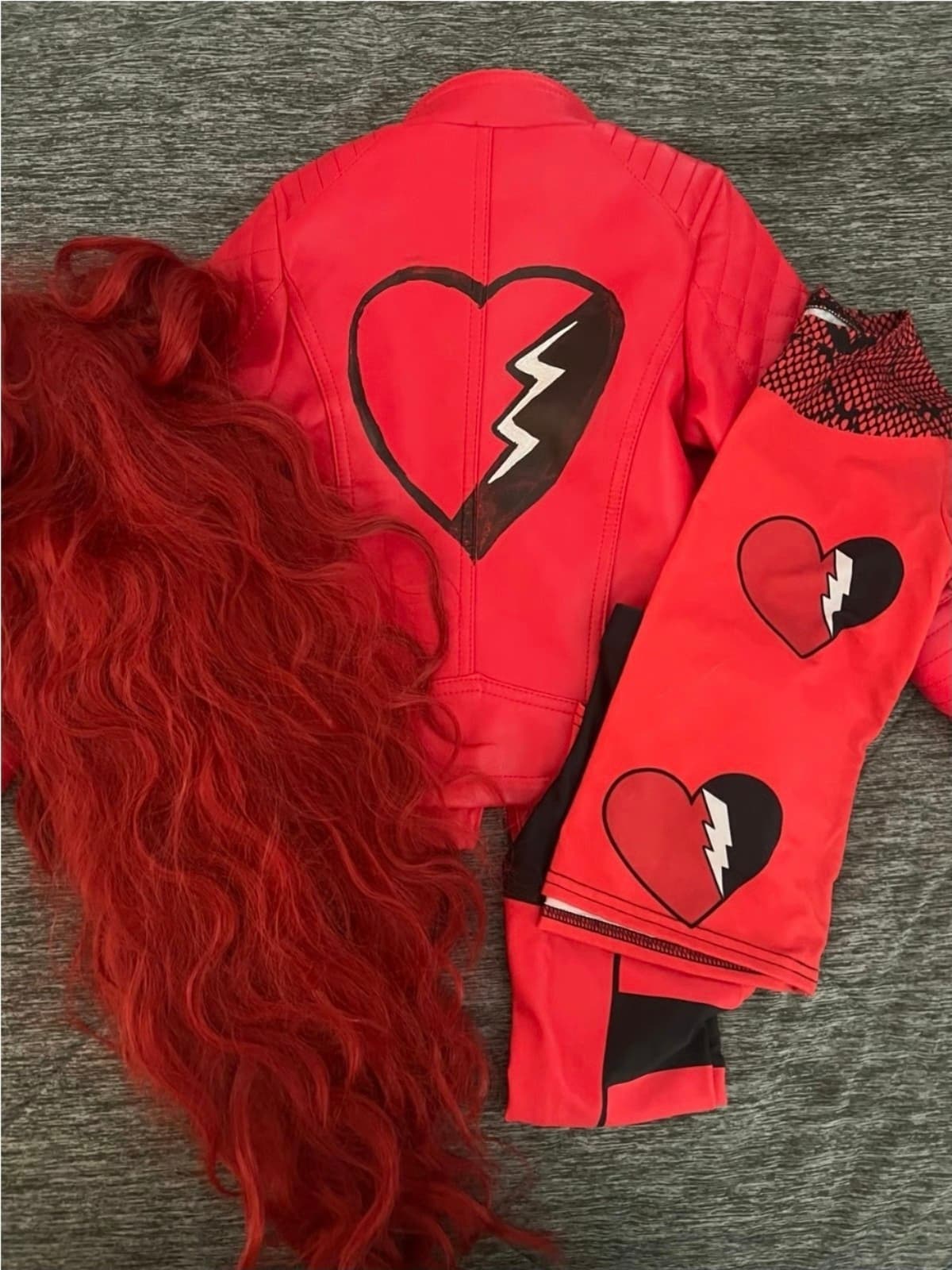 Disney Descendants Rise of Red Costume sz S/M 7pc costume - Thumbnail 3