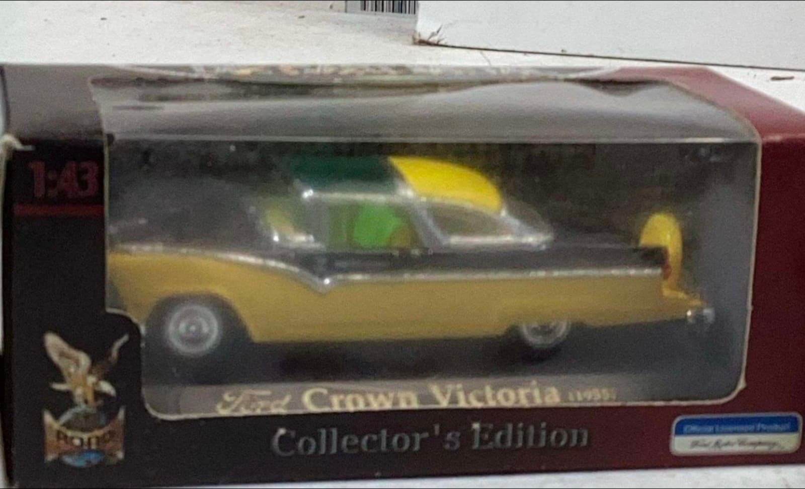 Yat Ming Road Signature 1955 Ford Fairlane Crown Victoria 1:43 Black & Yellow - Thumbnail 3