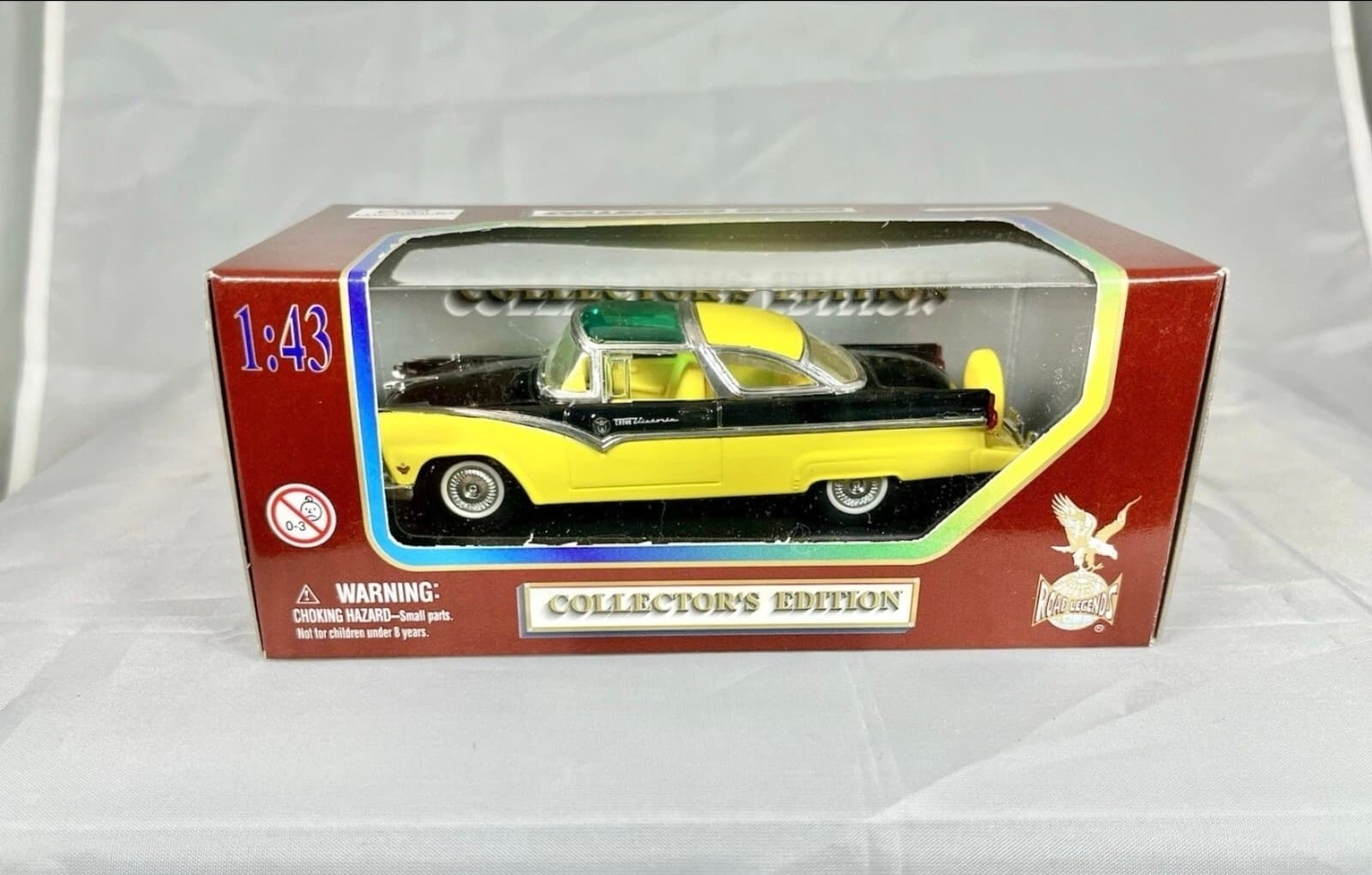 Yat Ming Road Signature 1955 Ford Fairlane Crown Victoria 1:43 Black & Yellow - Image 1