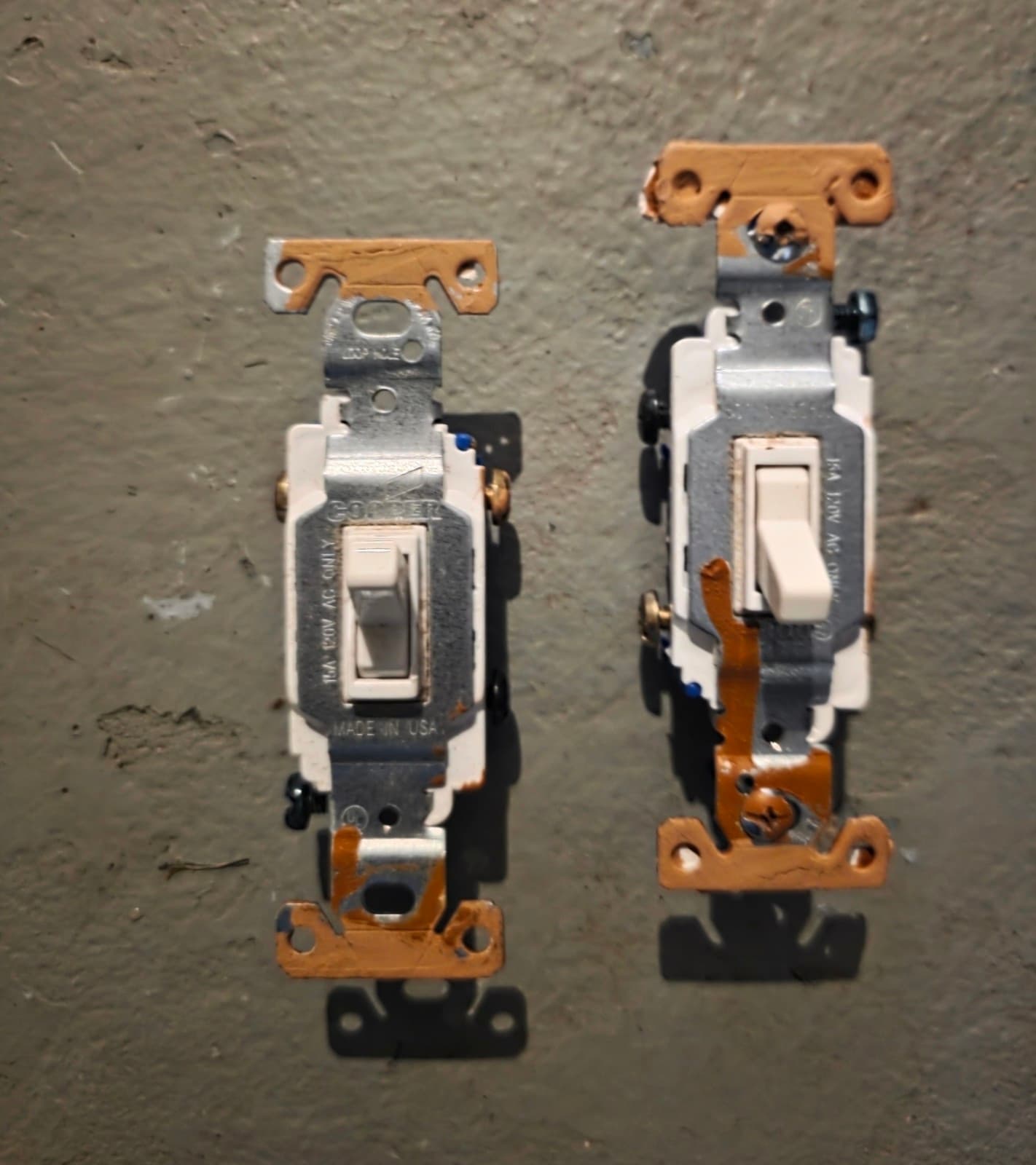 Cooper single-pole toggle light switch x15 - Thumbnail 4