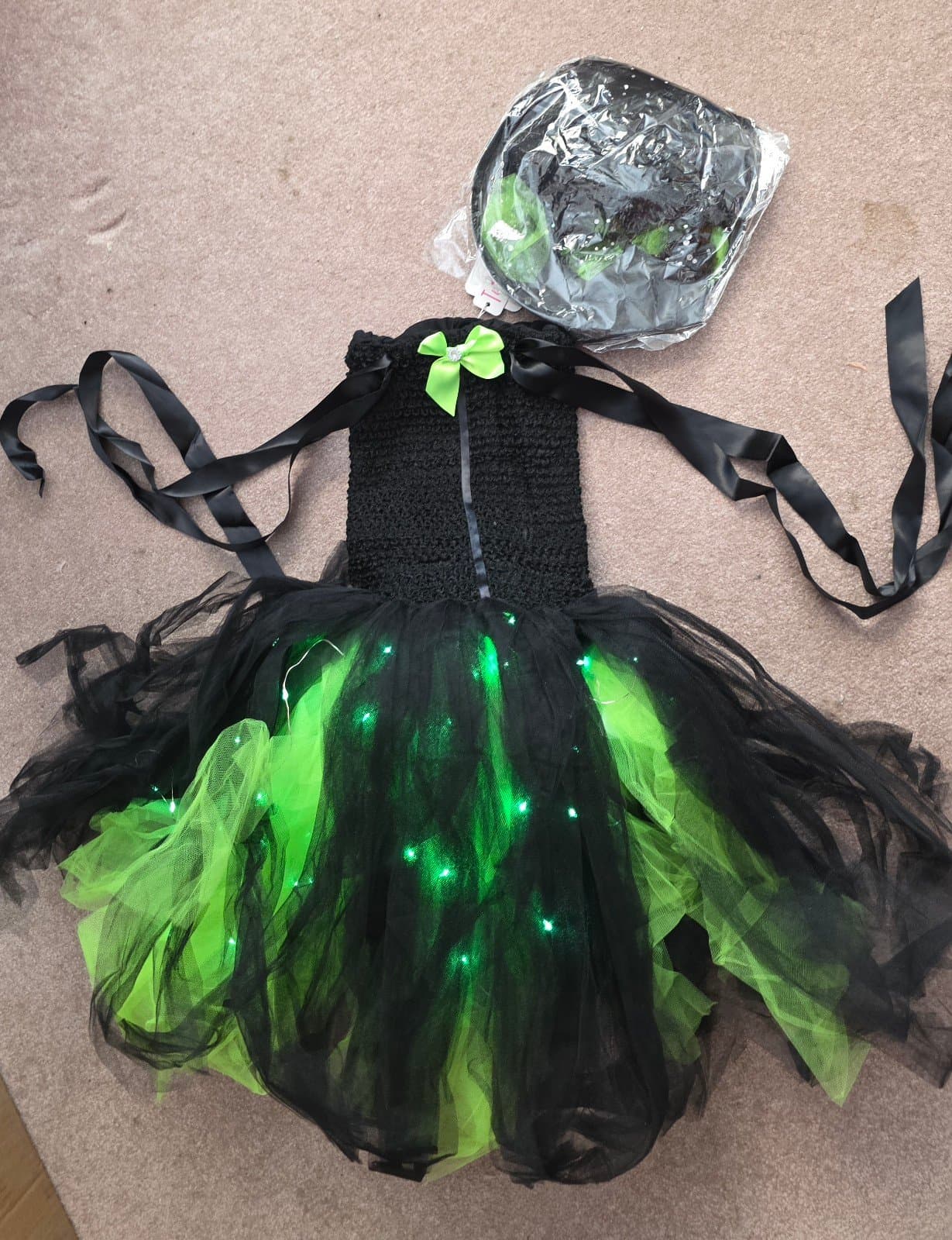 Girls Light up Witch Costume size 4/6 - Thumbnail 9