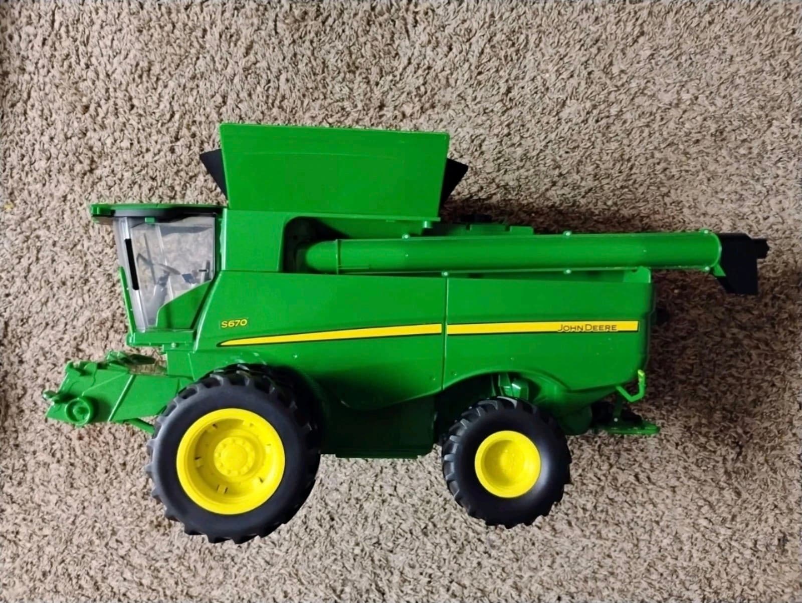 Bruder John Deere S670 Combine Harvester Farm Toy - No heads - Image 1