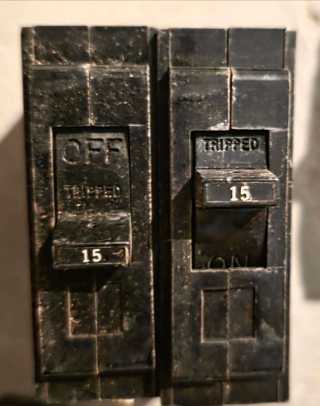 HOMT1515 Square D Circuit Breaker 1 Pole 15-15 Amp 240V - Image 1