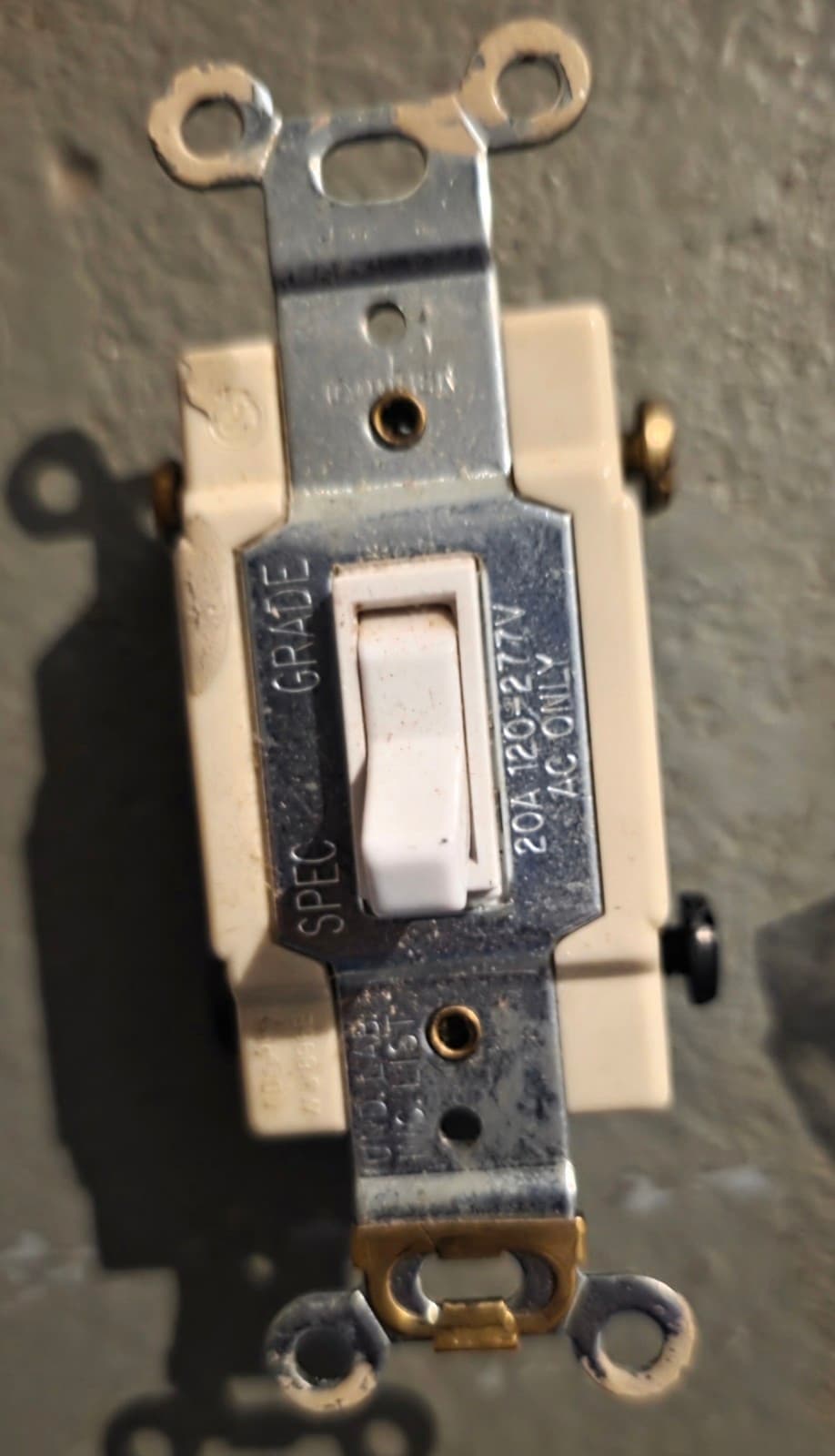Cooper single-pole toggle light switch x15 - Thumbnail 2