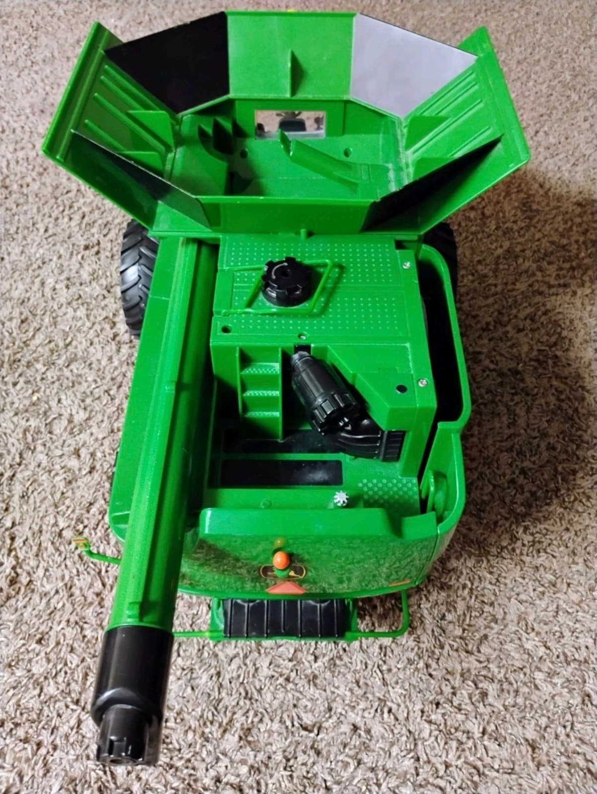 Bruder John Deere S670 Combine Harvester Farm Toy - No heads - Thumbnail 3