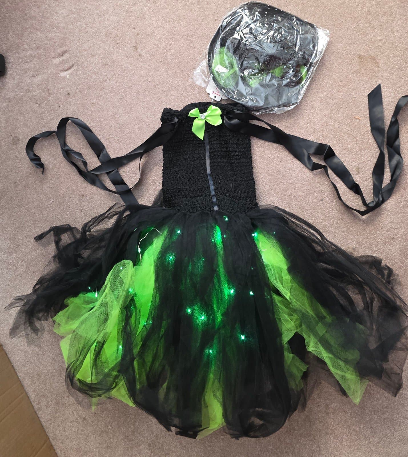 Girls Light up Witch Costume size 4/6 - Thumbnail 8
