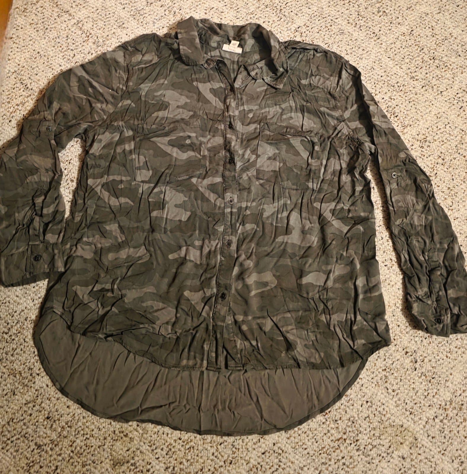 Women's Camo Shirt sz 2X - Image 1