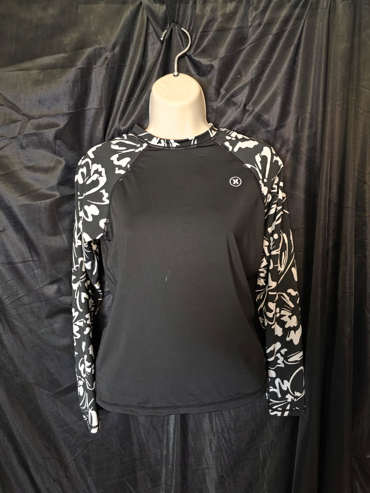 Hurley Ladies Long Sleeve Rash Guard sz Small - Thumbnail 4
