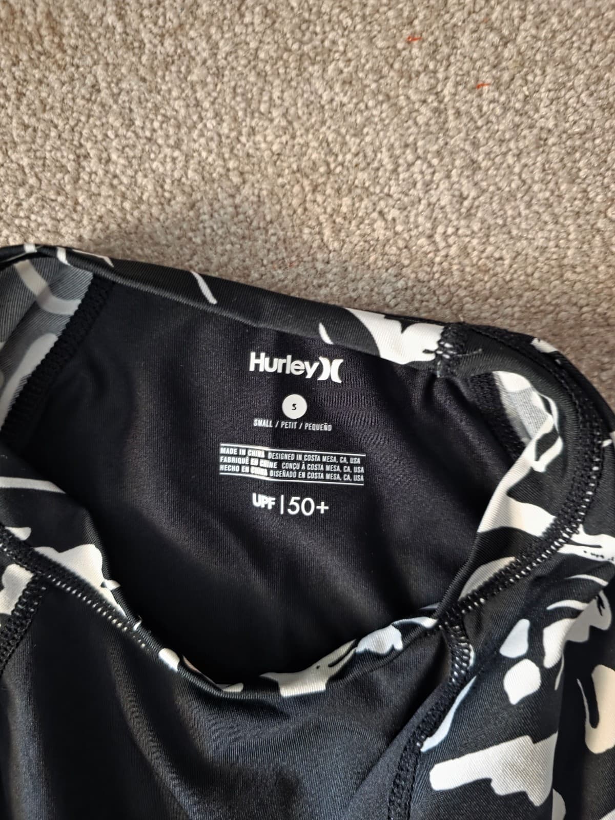 Hurley Ladies Long Sleeve Rash Guard sz Small - Thumbnail 5