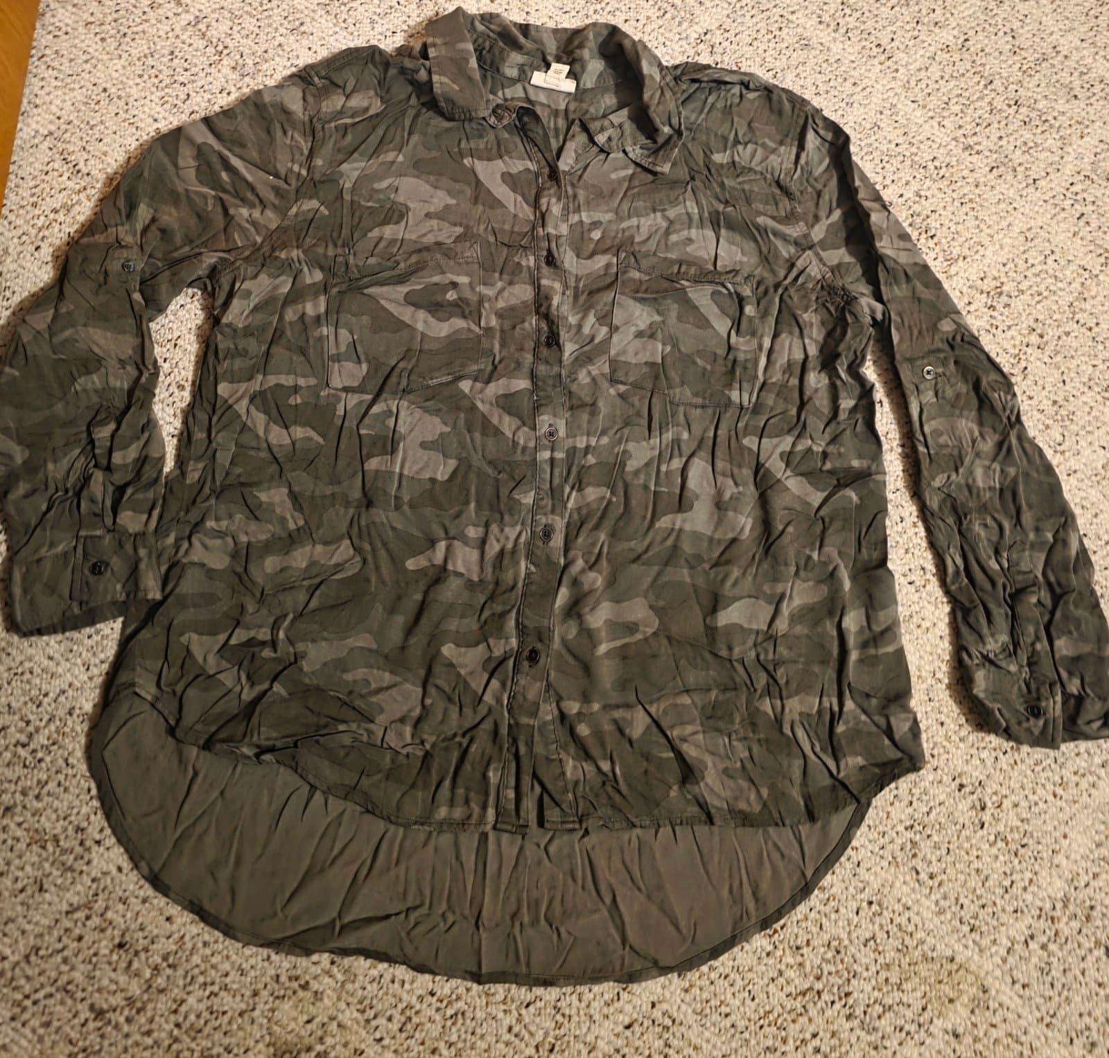 Women's Camo Shirt sz 2X - Thumbnail 2