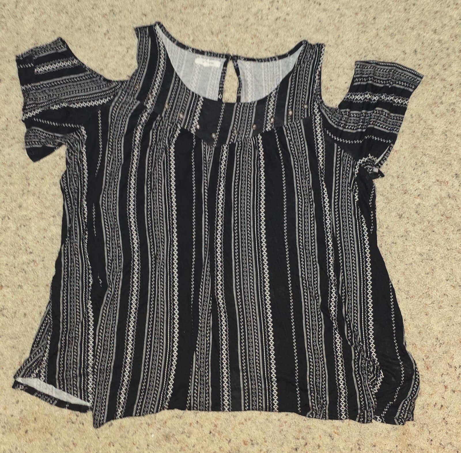 Women's Cold Shoulder Top sz 2X - Thumbnail 2