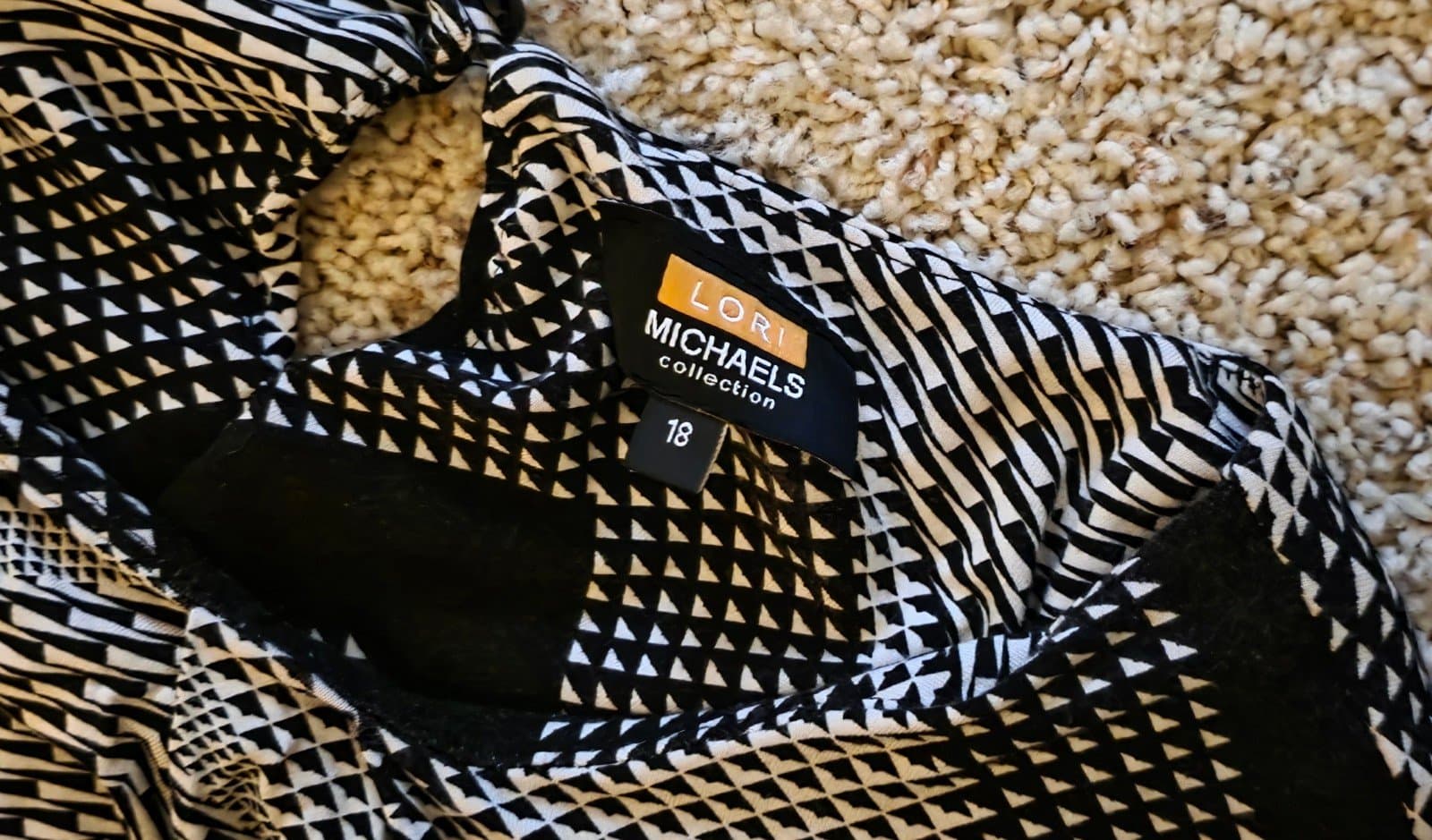 Women's Dress Shirt size 18 - Thumbnail 3