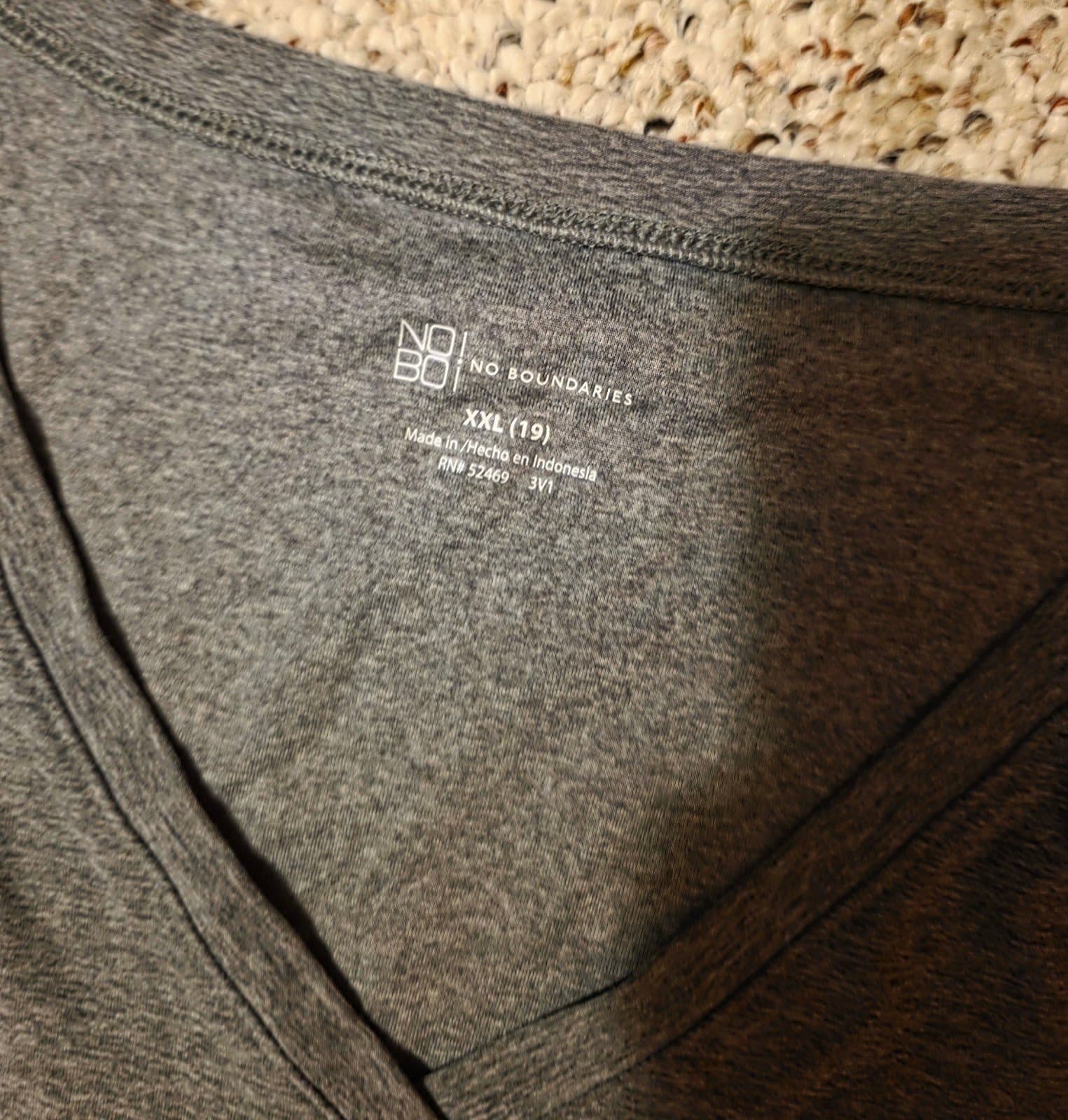 Women's Shirt sz 2X No Boundaries - Thumbnail 2