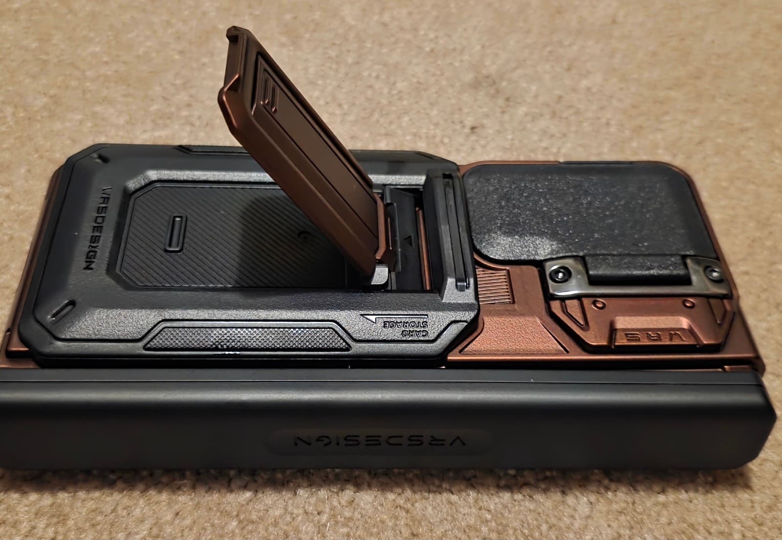 Samsung Galaxy ZFold 6 Metallic Red Case - Thumbnail 3