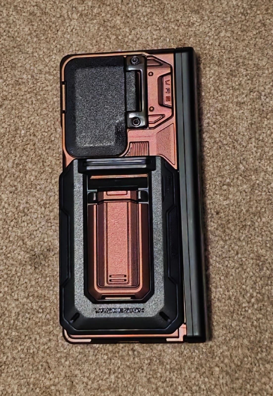 Samsung Galaxy ZFold 6 Metallic Red Case - Thumbnail 2