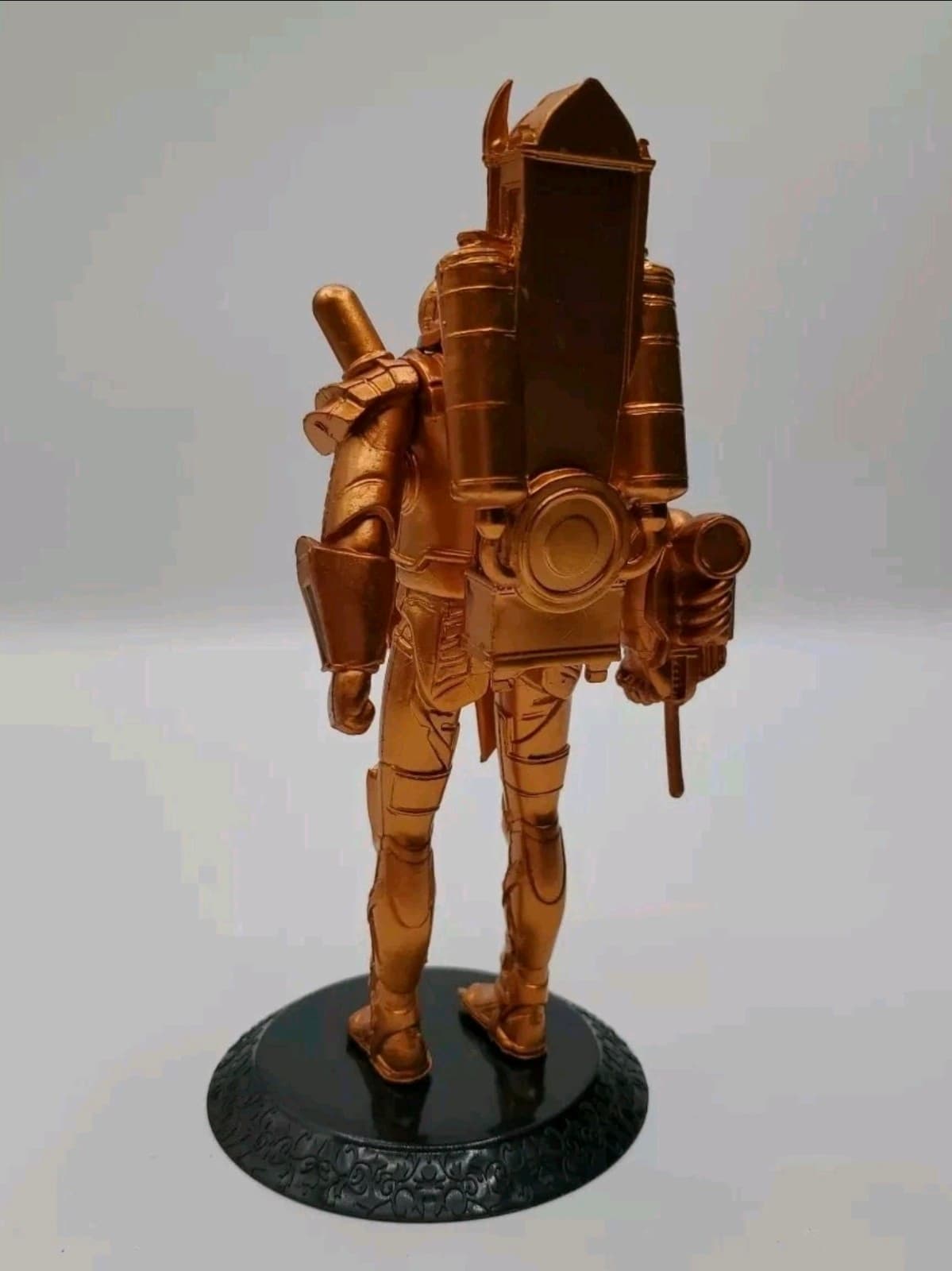 Skibidi Toilet Golden Clock Man Time Action Figure - Thumbnail 3